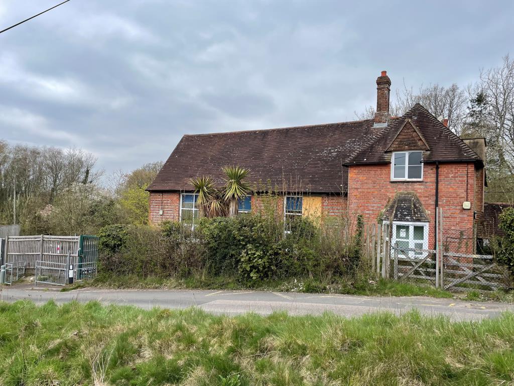 Lot: 91 - FORMER PRIMARY SCHOOL AND LAND WITH POTENTIAL - View from parking area opposite